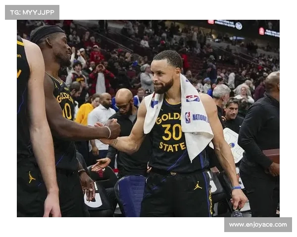NBA现场比分更新：热火VS湖人激烈对决，詹姆斯与巴特勒上演精彩对抗